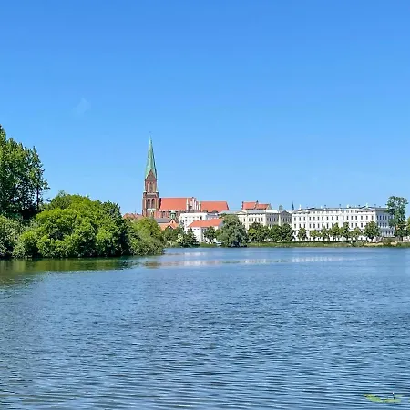 Zuarin Gewölbekeller: Schlossgartenblick mit E-Ladestation Schwerin  Exterior photo